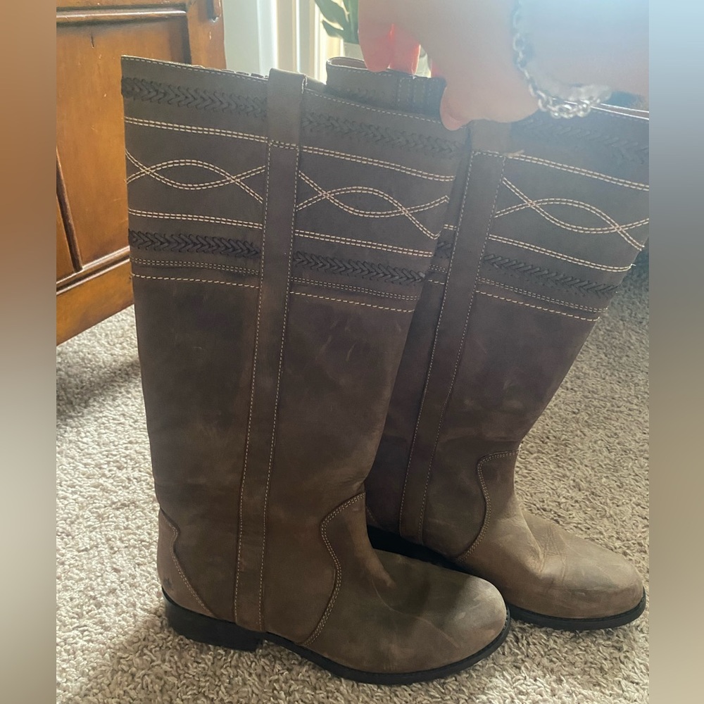 Like new condition Vintage Ruff Hewn Brown leather tall boots. Size 9.5.